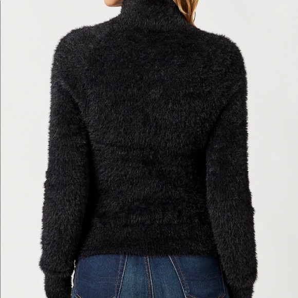 BUFFALO Fuzzy Turtleneck (size: Small) - Picture 2 of 2